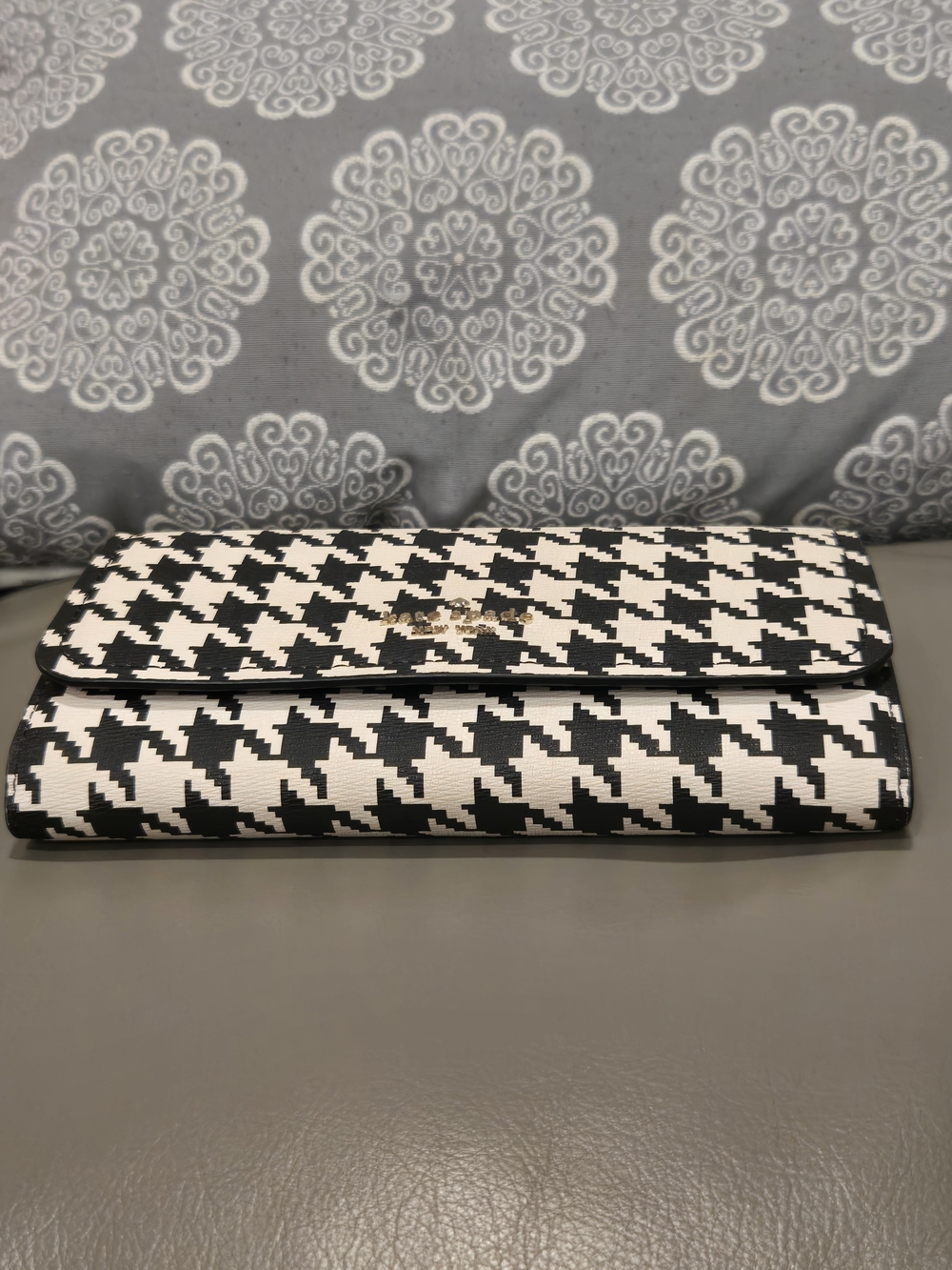 kate spade New York Black & White Houndstooth Convertible Wallet Crossbody Set - Picture 9 of 16